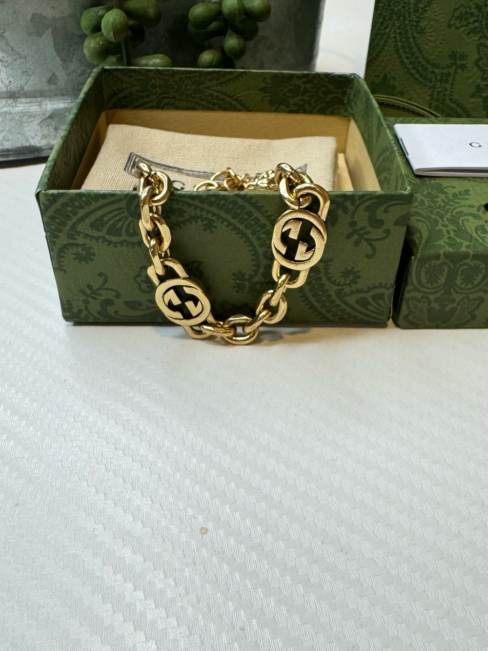 Gucci Gold Interlocking G Chain Bracelet - Picture 4 of 6